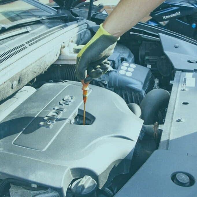 dip-stick-oil-change-portrait Mobile Oil Top-up
